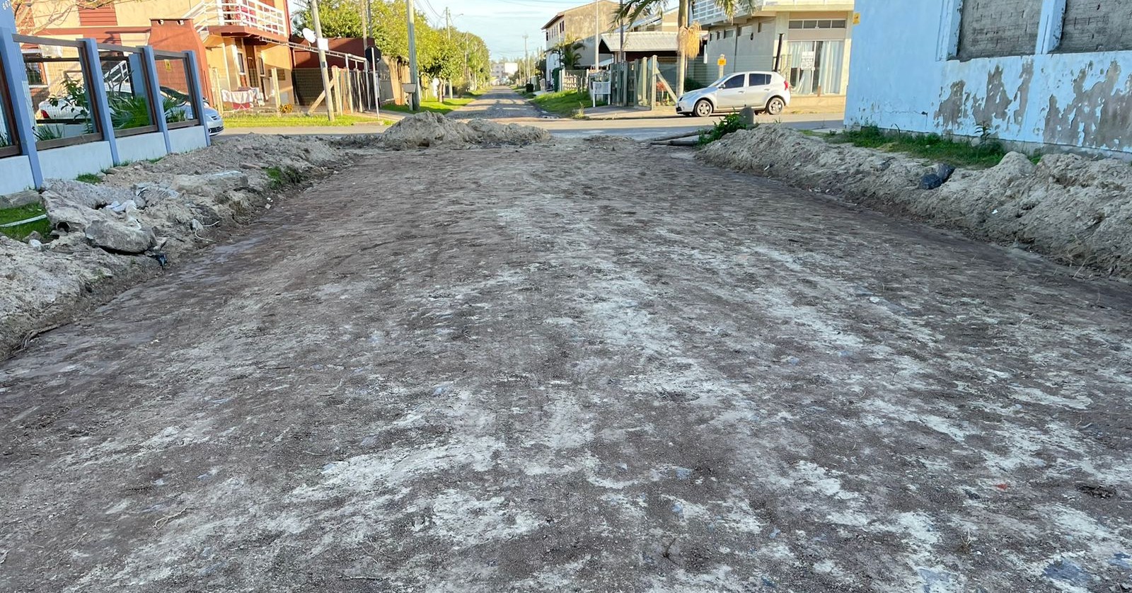 Secretaria da Zona Sul efetua manutenção da Rua Mato Grosso em Nova Tramandaí.