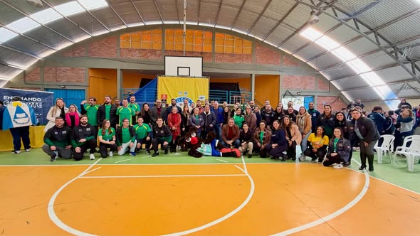 Na tarde desta terça-feira, 14 de julho, foi realizada a abertura oficial dos Jogos de Integração da Comunidade Escolar de Tramandaí (JICET) – Edição 2026, no Ginásio Affonso Pena Kury, na Zona Sul do município.