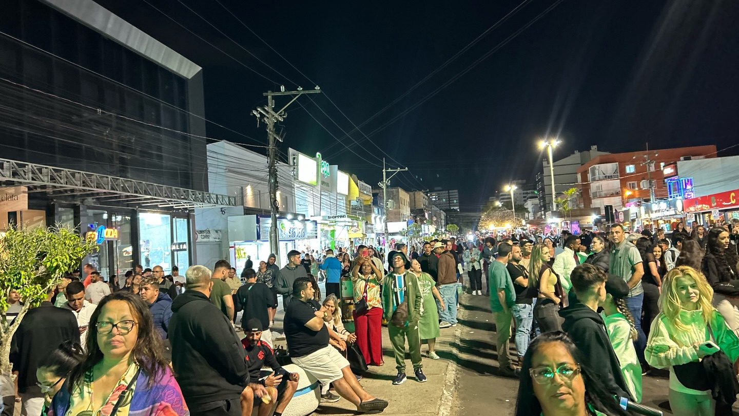OS SHOWS DE VERÃO AGITARAM O PRIMEIRO SÁBADO DE 2026 EM TRAMANDAÍ! 