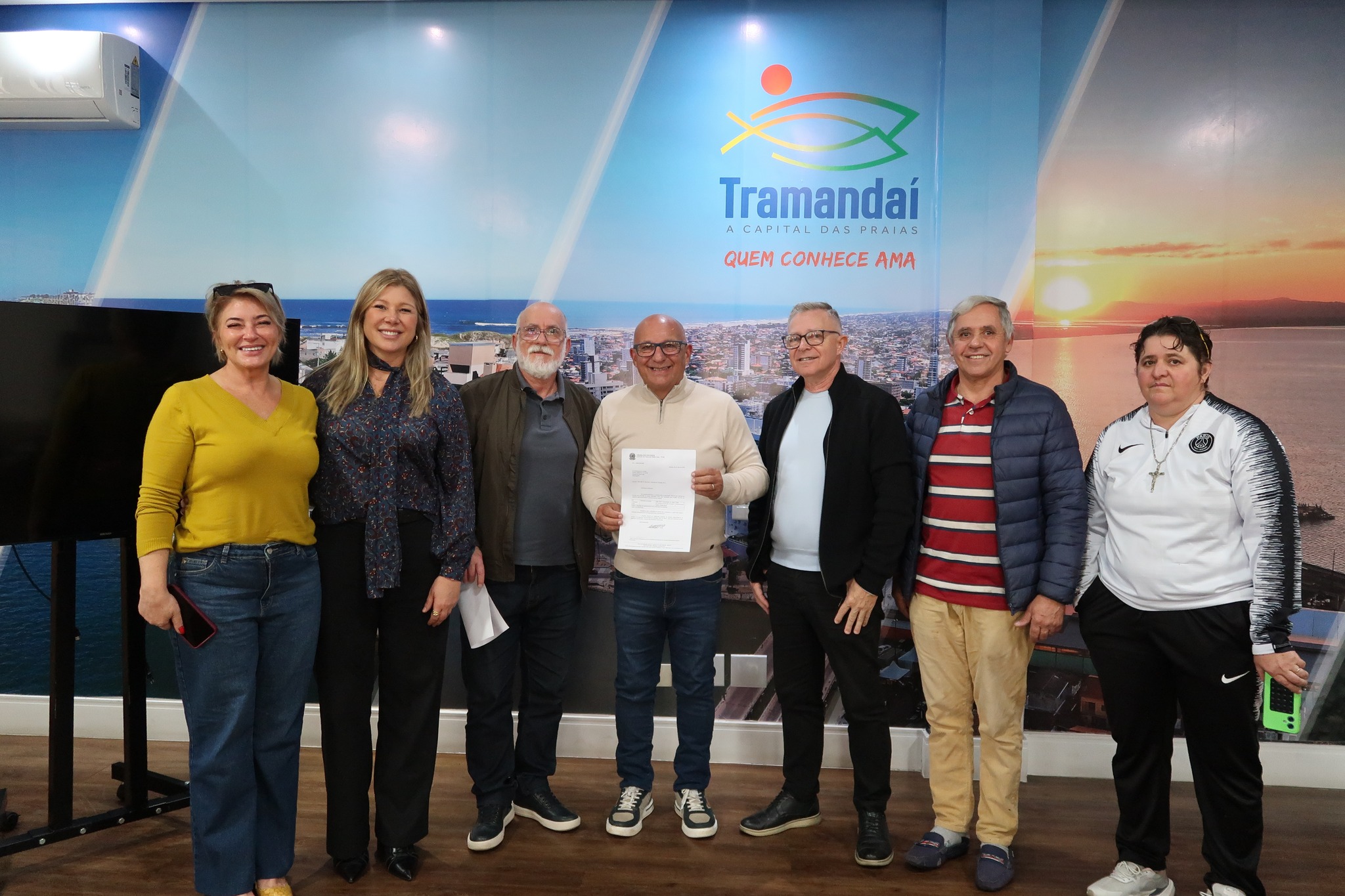 Na tarde desta quarta-feira (27/05), o prefeito Juarez Marques recebeu, em seu gabinete, a secretária municipal de Saúde, Carin Meyer, representante da assessoria do deputado federal Bohn Gass, Ricardo Bizarro, além de Cirlei Rome, representando o Partido dos Trabalhadores (PT), Rubens Sebagis e Andreia Cignorini.