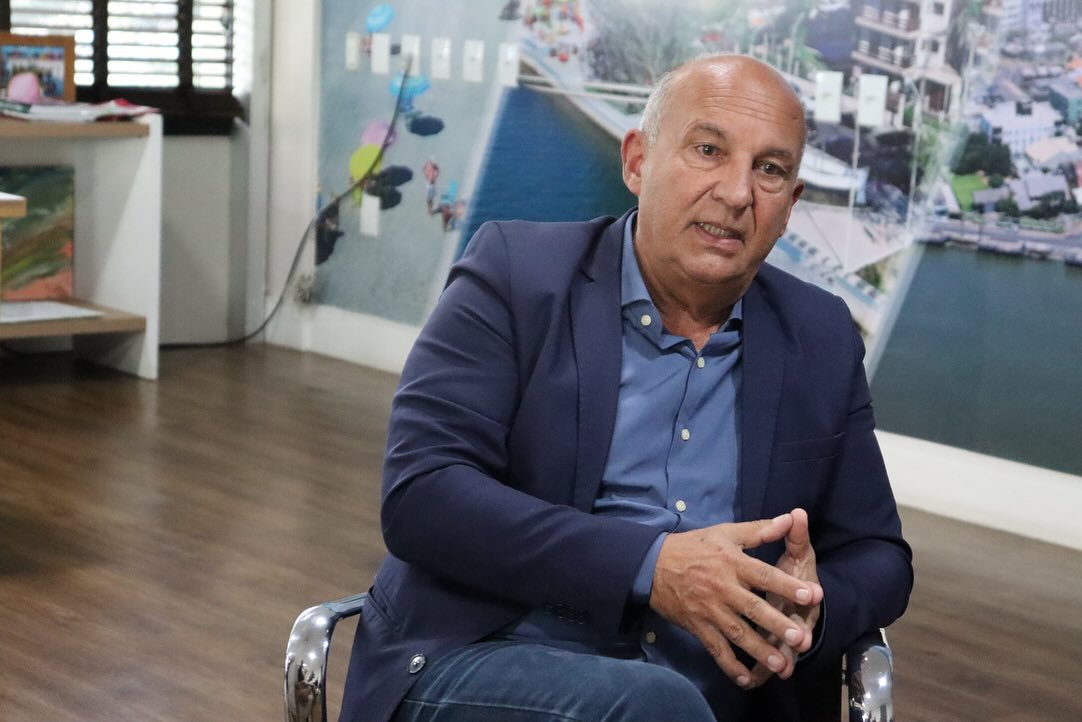 NESTA TARDE, O PREFEITO JUAREZINHO E O VICE-PREFEITO CLAUDIOMIR, ACOMPANHADOS DO SECRETÁRIO DA SMIC, REGINALDO DA RAKELLY, E DO SECRETÁRIO DA FAZENDA, ANDREW CARVALHO, ESTIVERAM REUNIDOS COM CONTADORE