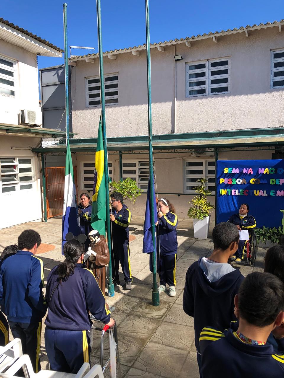 A PREFEITURA DE TRAMANDAÍ, POR MEIO DA SECRETARIA DE EDUCAÇÃO, ESTEVE REPRESENTADA PELA SECRETÁRIA ALVANIRA GAMBA FERRI, NA ABERTURA OFICIAL DA SEMANA, REALIZADA NA APAE DE TRAMANDAÍ, NA TARDE DESTA Q
