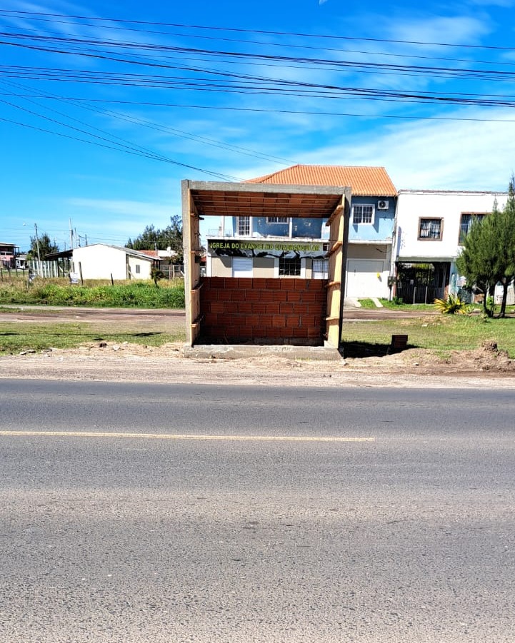 A Prefeitura iniciou a construção de 20 novas paradas de ônibus na Zona Sul.