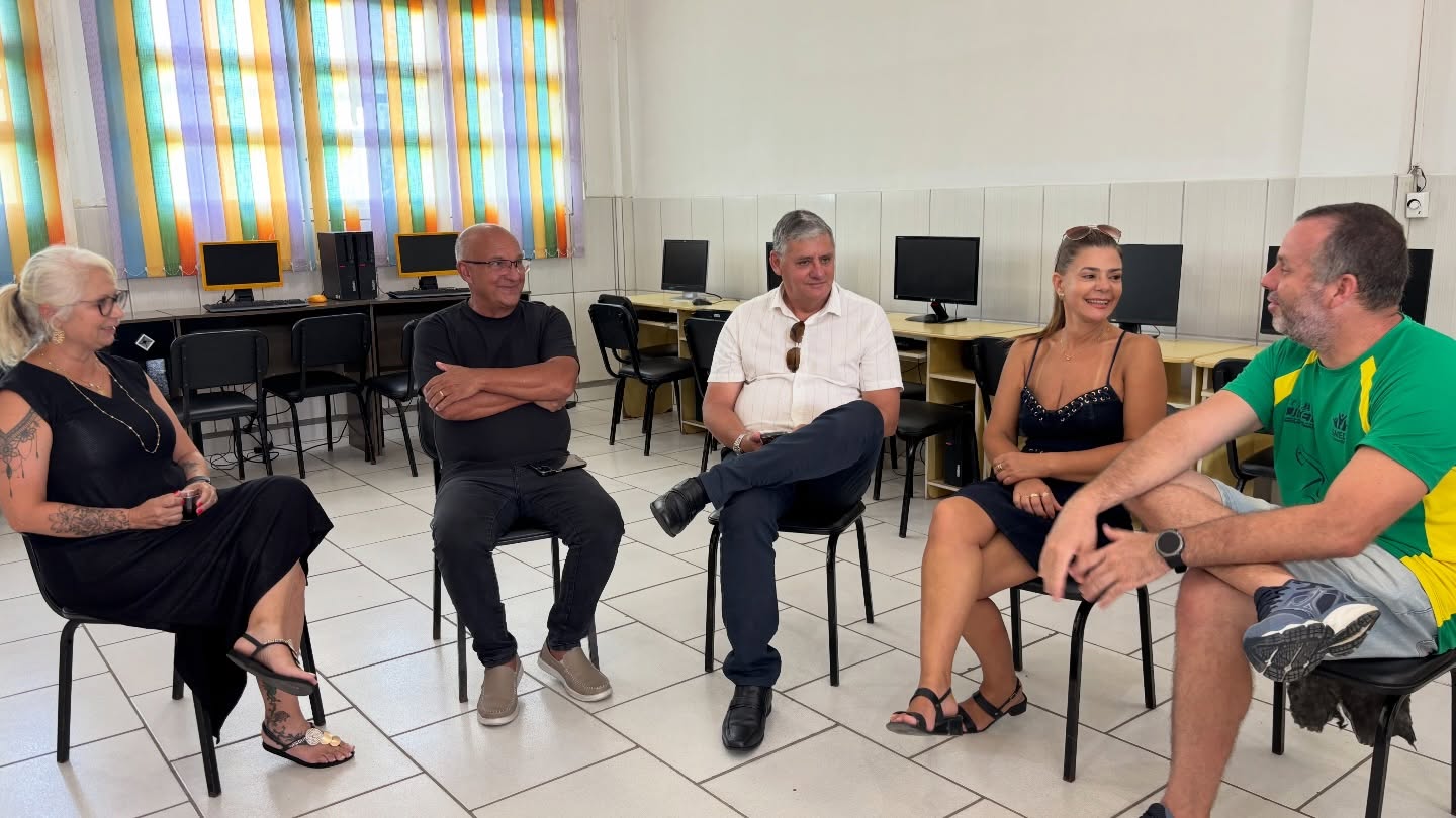 PREFEITO E VICE-PREFEITO VISITAM ESCOLAS DA REDE MUNICIPA