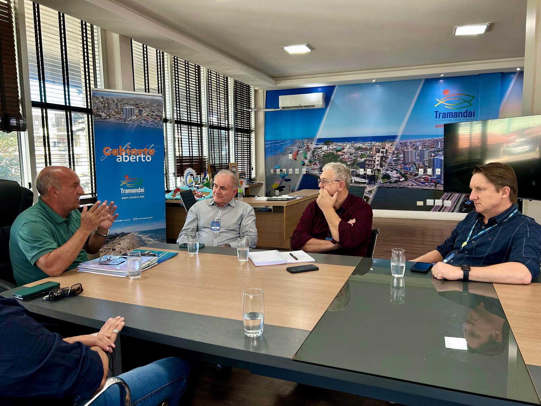 PREFEITURA DE TRAMANDAÍ RECEBE REPRESENTANTES DA REDE MACROMIX PARA TRATAR DE FUTURAS PARCERIAS