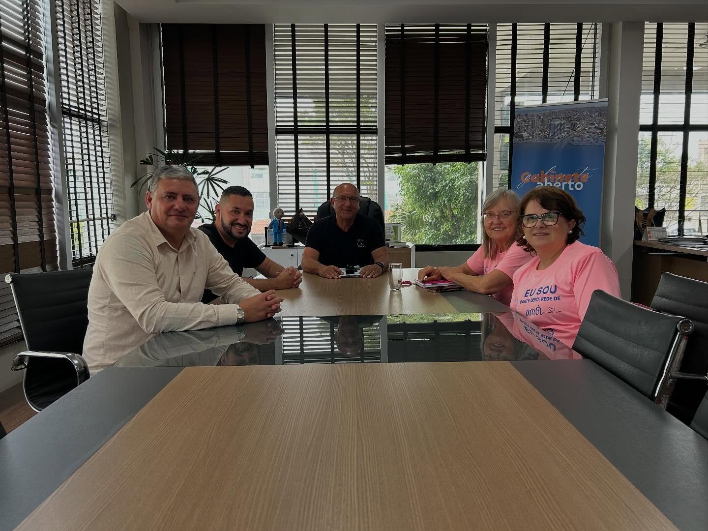 PREFEITO E SECRETARIA DE ADMINISTRAÇÃO RECEBEM REPRESENTANTES DA LIGA FEMININA DE COMBATE AO CÂNCER DE TRAMANDAÍ.