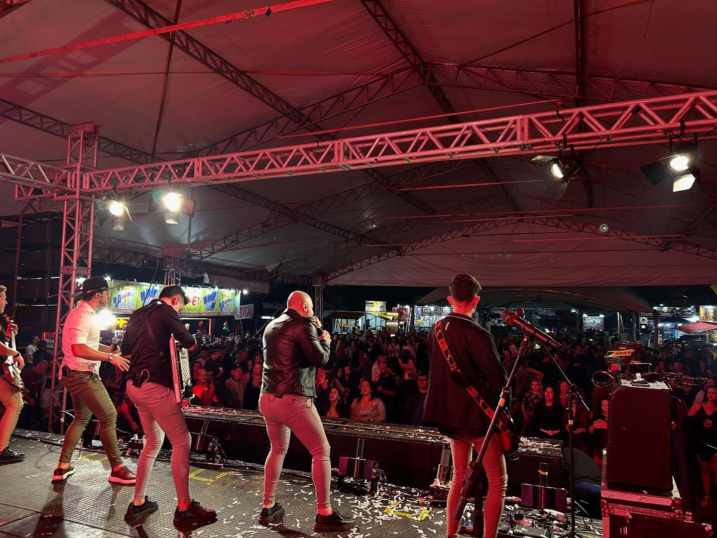 QUE NOITE INCRÍVEL! AGRADECEMOS AO GRUPO BAILAÇO PELO SHOW CHEIO DE ENERGIA, ALEGRIA E TRADIÇÃO QUE AGITOU O PÚBLICO NO TERCEIRO DIA DA 2ª FESTA CAMPEIRA DE TRAMANDAÍ! 