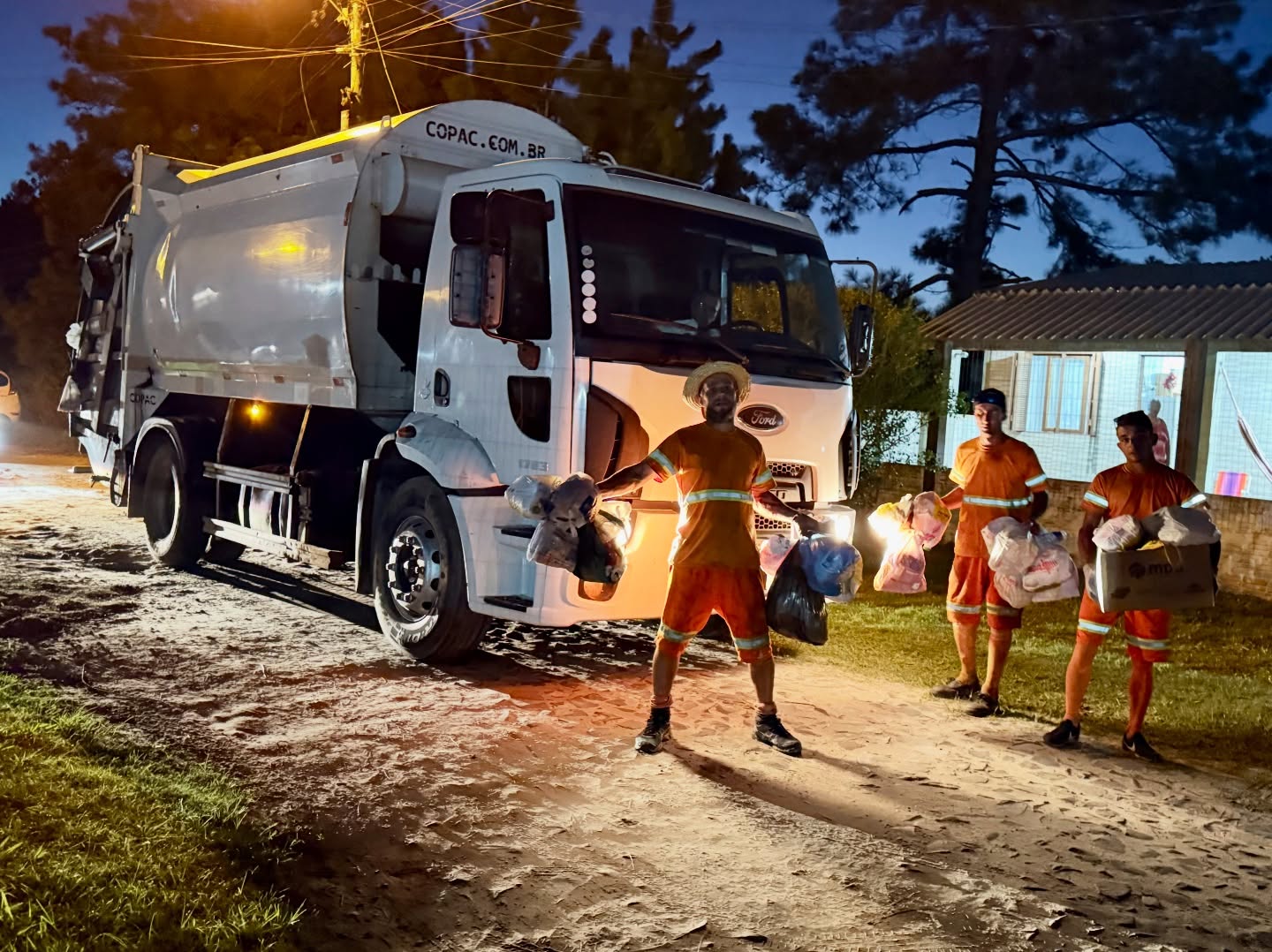 TRAMANDAÍ INICIA COLETA NOTURNA DE RESÍDUOS DURANTE A ALTA TEMPORADA DE VERÃO