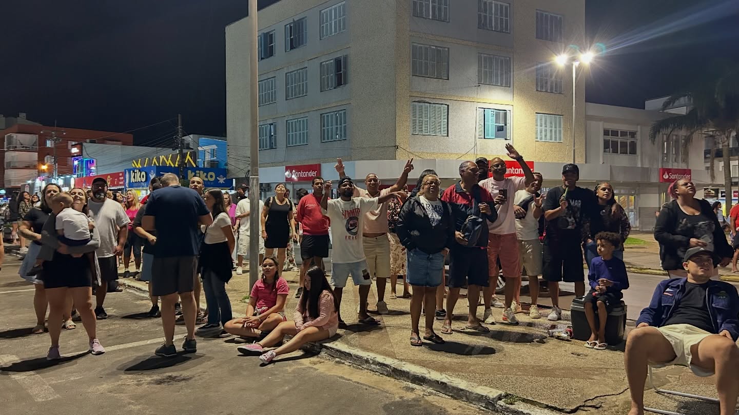 MAIS UM SÁBADO DE MUITA MÚSICA MARCOU O VERÃO EM TRAMANDAÍ