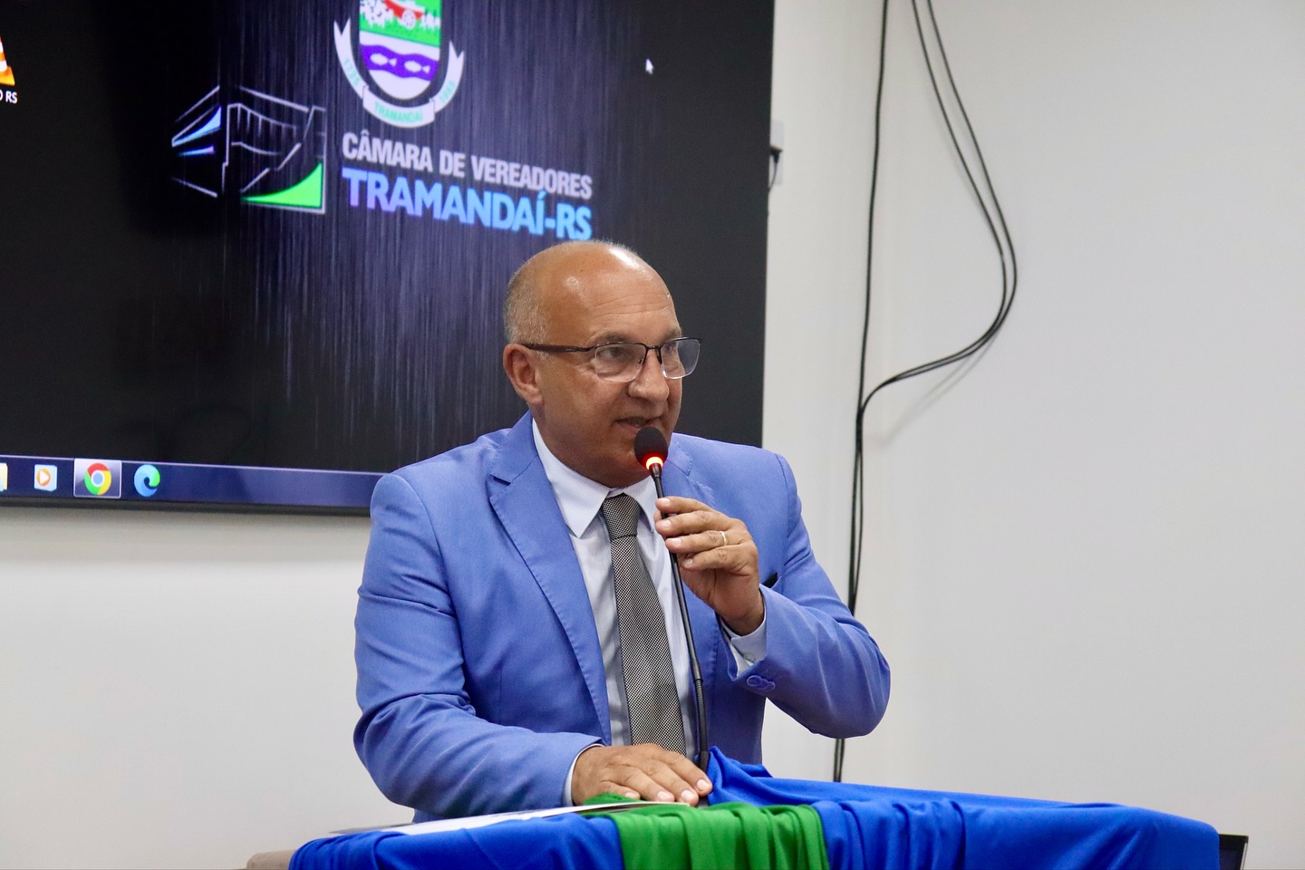 PREFEITO JUAREZINHO PARTICIPOU DA SESSÃO ORDINÁRIA DA CÂMARA DE VEREADORES DE TRAMANDAÍ, NESTA ULTIMA SEGUNDA-FEIRA (22/09), EM UM ATO SOLENE QUE MARCOU A ABERTURA DAS FESTIVIDADES NO LEGISLATIVO ALUS