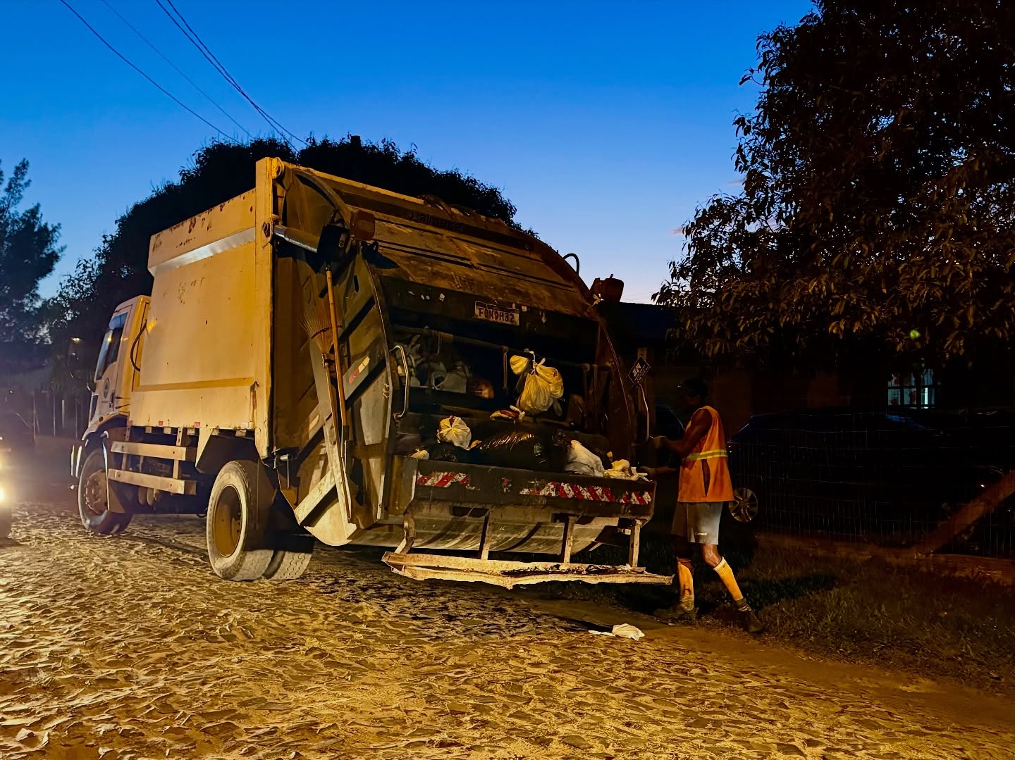 TRAMANDAÍ INICIA COLETA NOTURNA DE RESÍDUOS DURANTE A ALTA TEMPORADA DE VERÃO