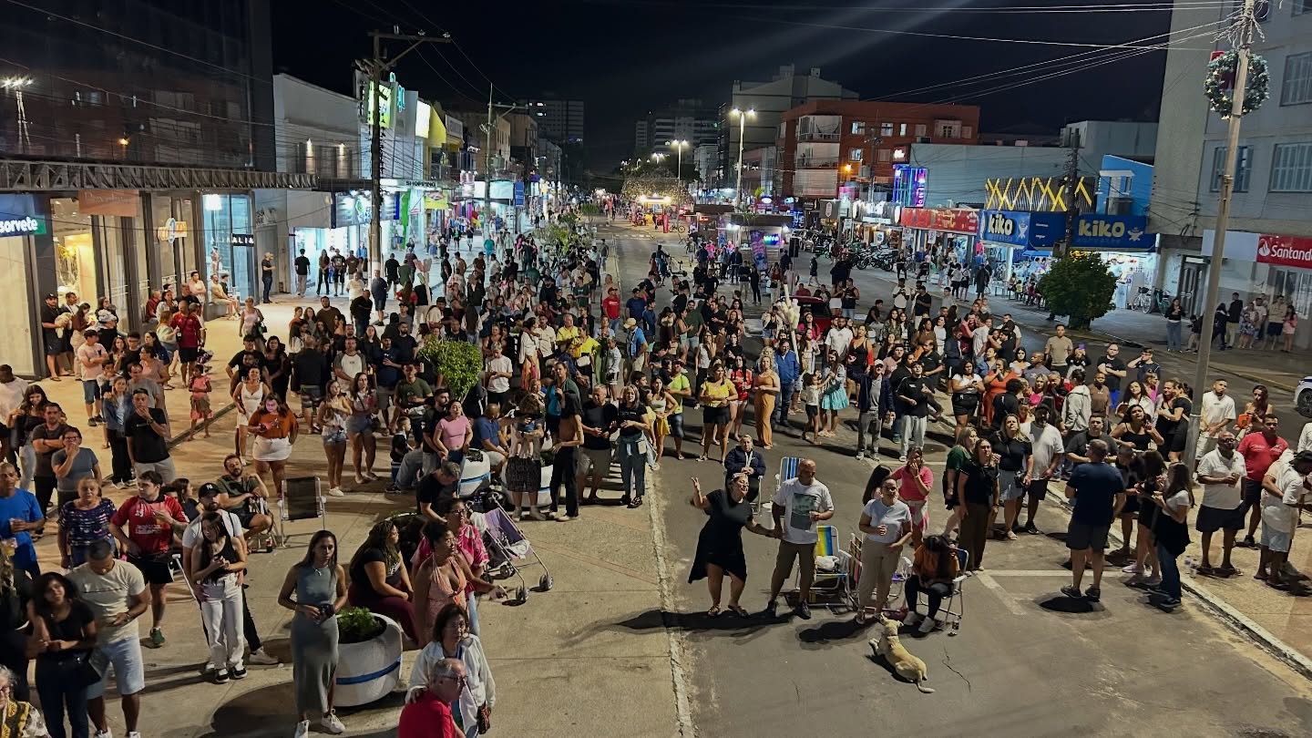 MAIS UM SÁBADO DE MUITA MÚSICA MARCOU O VERÃO EM TRAMANDAÍ