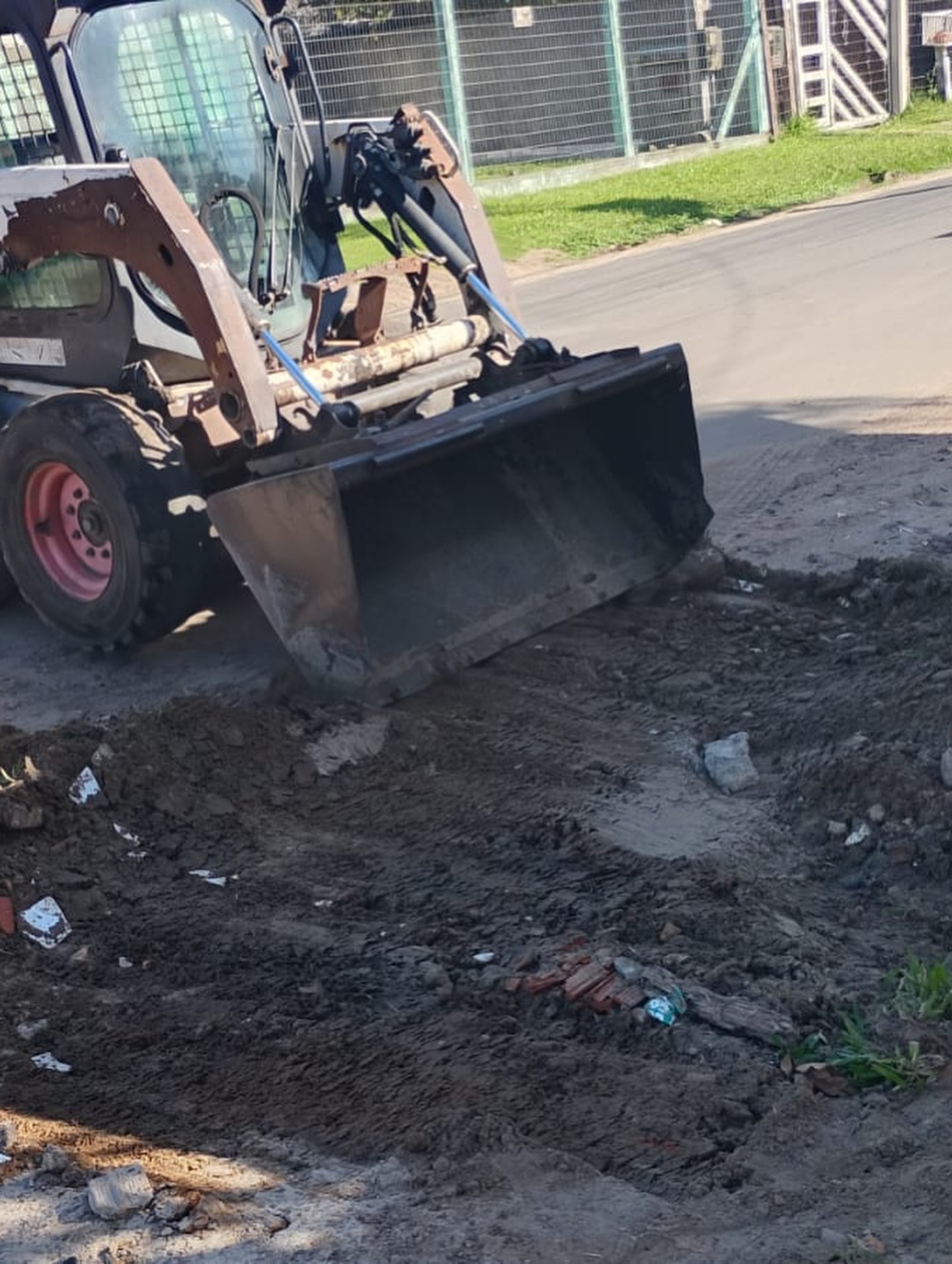 A PREFEITURA DE TRAMANDAÍ, ATRAVÉS DA SECRETARIA DE OBRAS, INICIOU MAIS UMA SEMANA COM DIVERSAS FRENTES DE TRABALHO POR TODA A CIDADE.