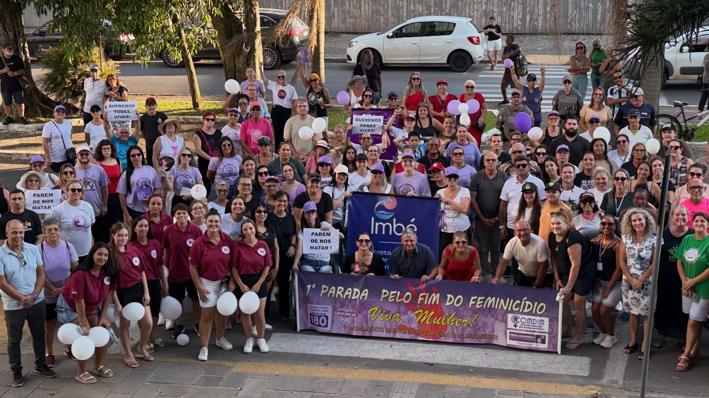 O prefeito Juarezinho, o vice-prefeito Claudiomir, a secretária da Mulher, Cris Muller, a secretária de Direitos Humanos, Igualdade Racial e Diversidade, Drica Alberche, além de secretários e servidores municipais, prestigiaram a 1ª Parada pelo Fim do Feminicídio – Viva, Mulher!, que teve sua chegada em frente à Prefeitura.