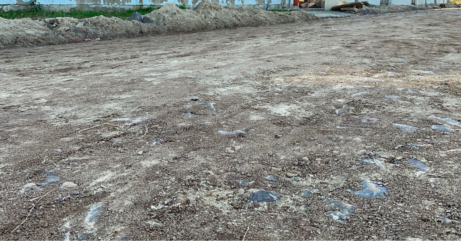 Secretaria da Zona Sul efetua manutenção da Rua Mato Grosso em Nova Tramandaí.