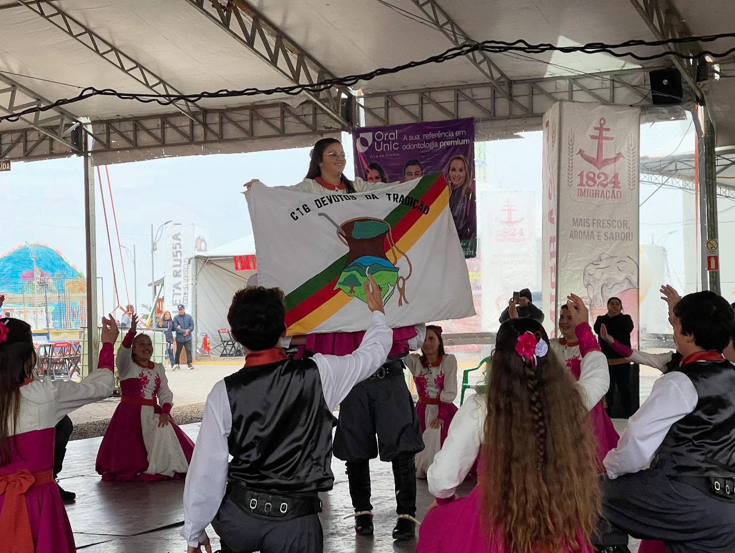 TRADIÇÃO E ORGULHO GAÚCHO NO PALCO DA 33ª FESTA NACIONAL DO PEIXE!