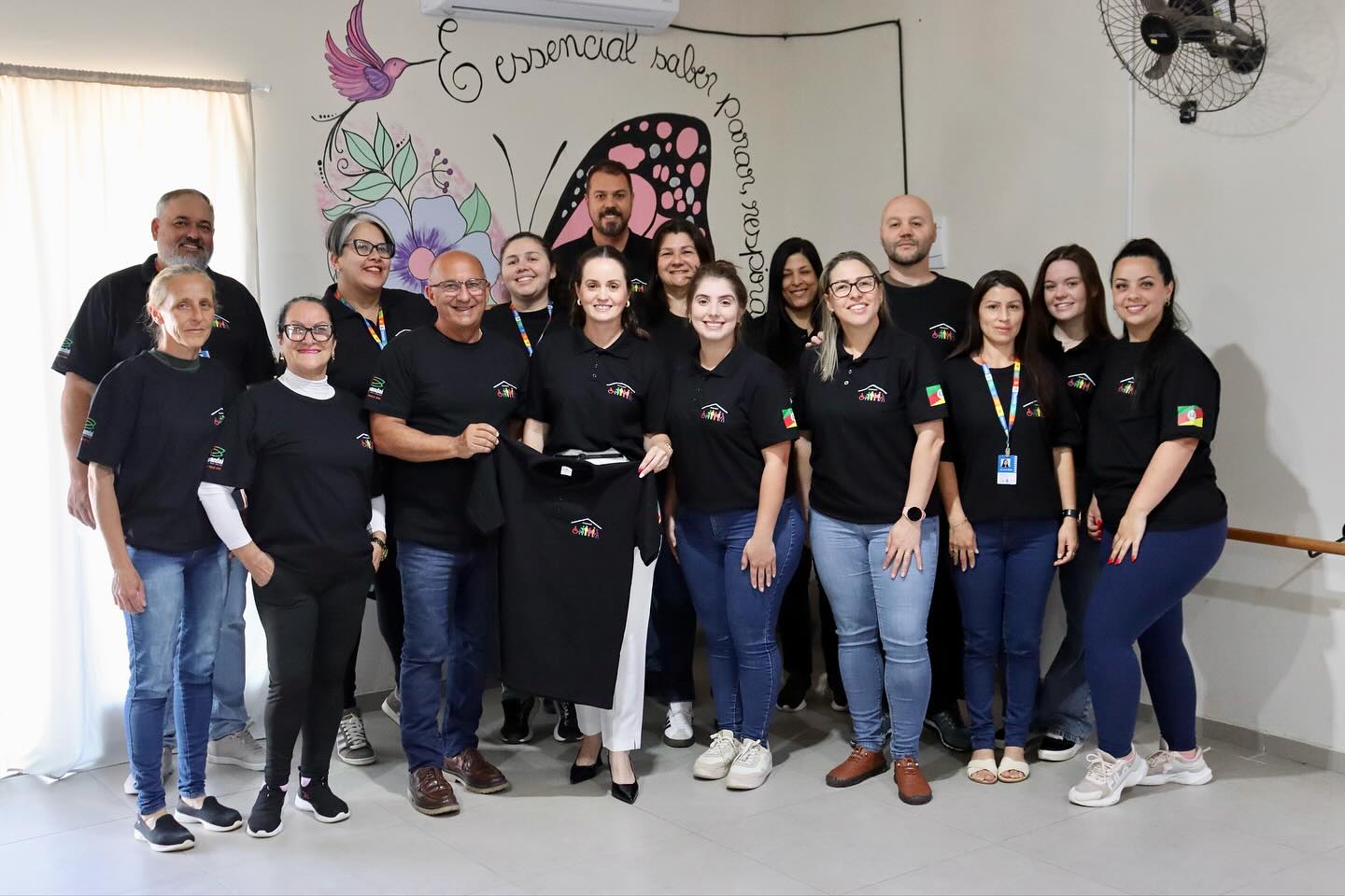 INICIADA A ENTREGA DOS UNIFORMES AOS SERVIDORES DA SECRETARIA DE DESENVOLVIMENTO E ASSISTÊNCIA SOCIAL 