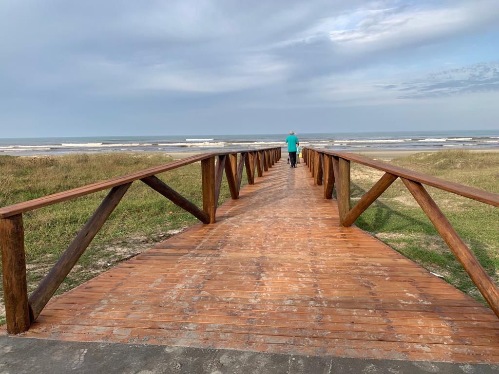 Acessibilidade e beleza: Novas passarelas de acesso ao mar já estão prontas na Zona Sul 