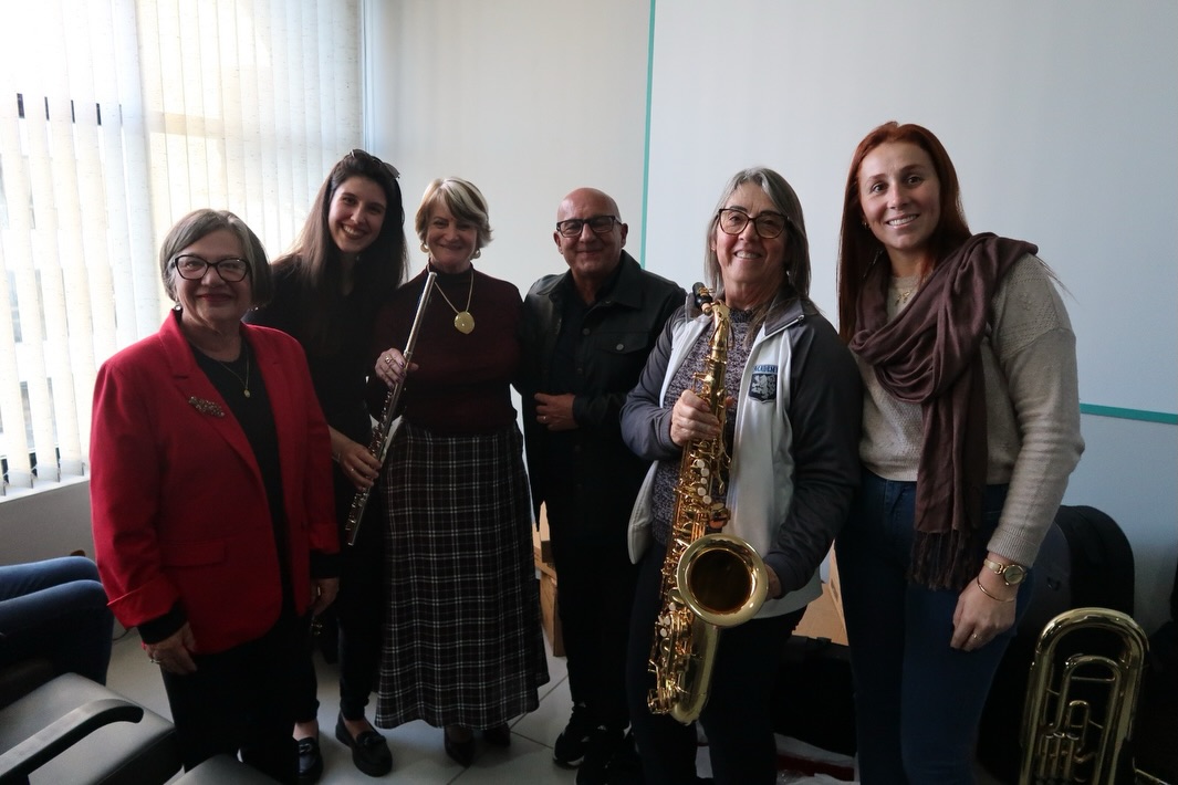 Mais investimento na educação e na formação cultural dos nossos estudantes!