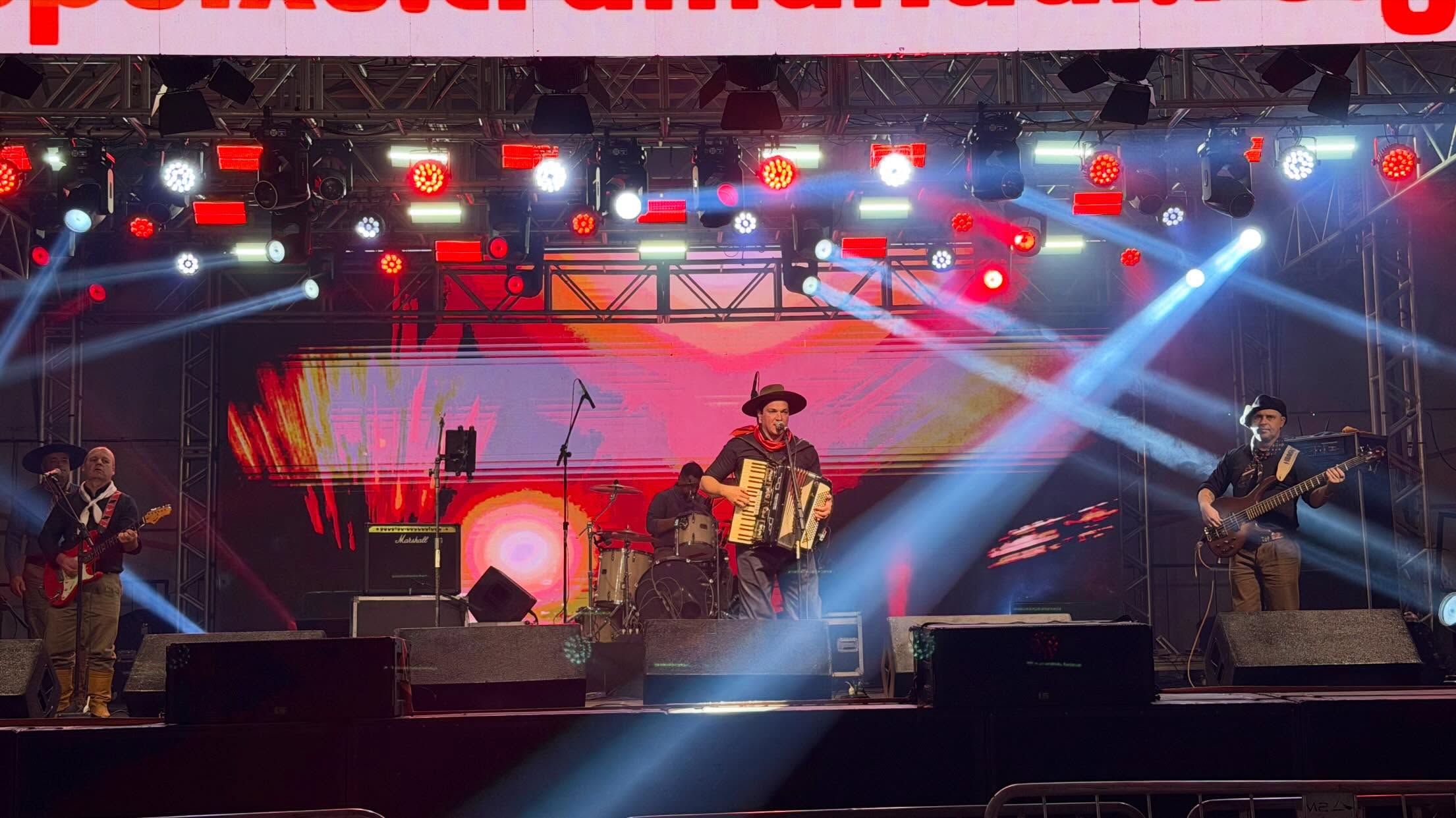 O Alan Gaiteiro subiu ao palco e encantou o público com um show repleto de talento, tradição e muita animação, dando início a mais uma noite especial da nossa festa. 