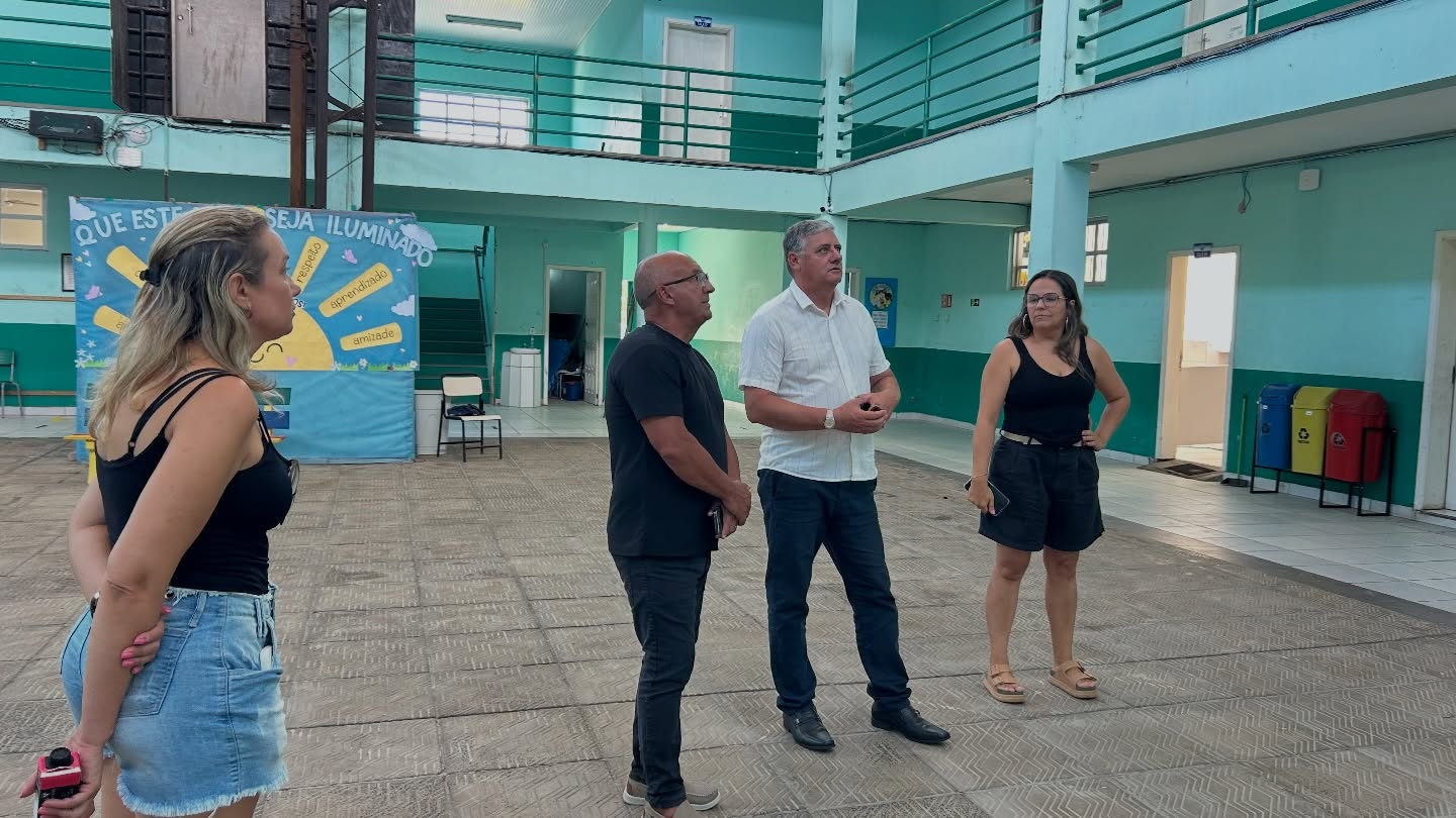 PREFEITO E VICE-PREFEITO VISITAM ESCOLAS DA REDE MUNICIPA