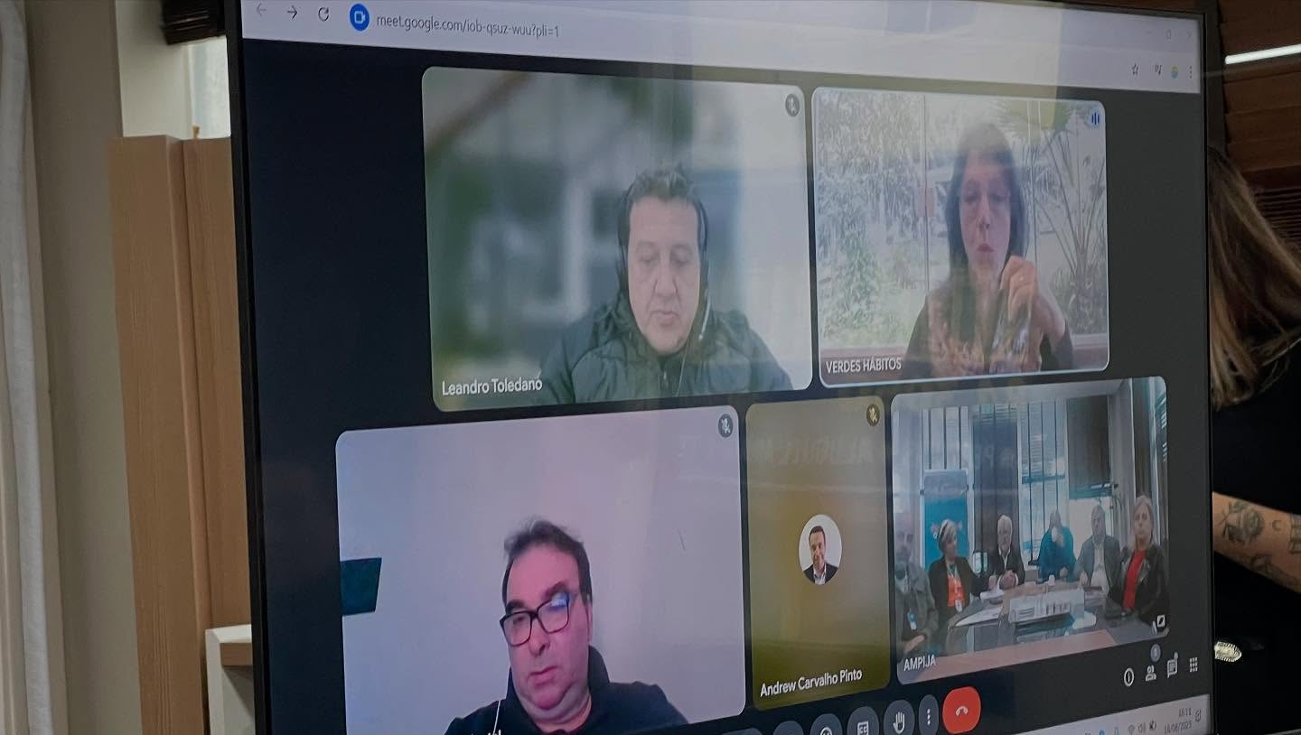 NA TARDE DE ONTEM, O PREFEITO JUAREZINHO, E OS SECRETÁRIOS DA FAZENDA, EDUCAÇÃO, MEIO AMBIENTE E DA DIREÇÃO DO CANIL MUNICIPAL, PARTICIPARAM DE UMA REUNIÃO PROMOVIDA PELO PRESIDENTE DA AMPIJA, SILVIO 
