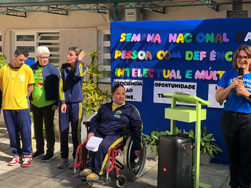A PREFEITURA DE TRAMANDAÍ, POR MEIO DA SECRETARIA DE EDUCAÇÃO, ESTEVE REPRESENTADA PELA SECRETÁRIA ALVANIRA GAMBA FERRI, NA ABERTURA OFICIAL DA SEMANA, REALIZADA NA APAE DE TRAMANDAÍ, NA TARDE DESTA Q