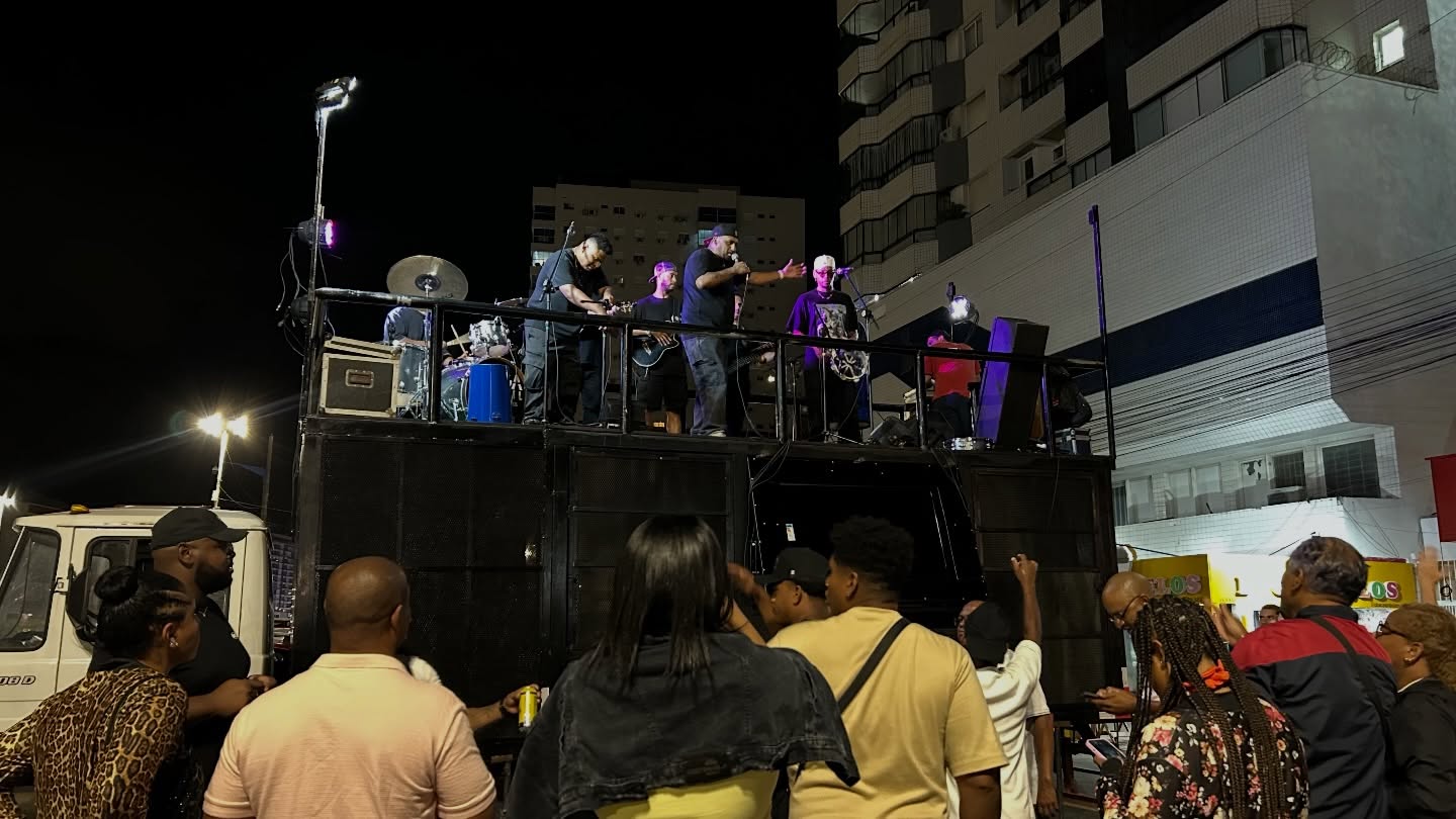 MAIS UM SÁBADO DE MUITA MÚSICA MARCOU O VERÃO EM TRAMANDAÍ