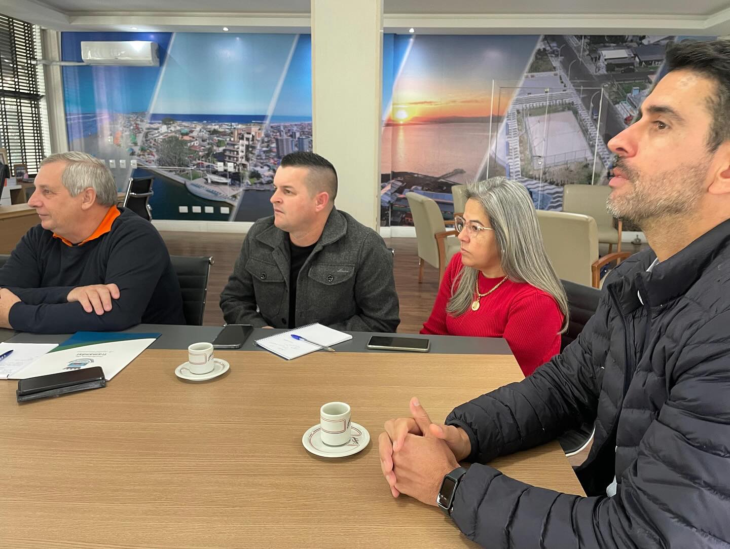 NA MANHÃ DE HOJE, O VICE-PREFEITO CLAUDIOMIR SE REUNIU COM REPRESENTANTES DO CORPO DE BOMBEIROS, SECRETARIAS DA FAZENDA, OBRAS E DEPARTAMENTO JURÍDICO PARA TRATAR SOBRE O PLANO DE PREVENÇÃO E PROTEÇÃO