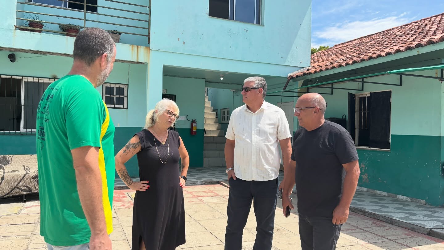 PREFEITO E VICE-PREFEITO VISITAM ESCOLAS DA REDE MUNICIPA