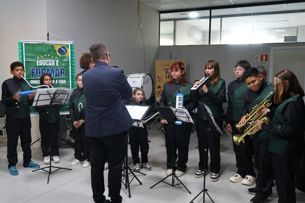 Mais investimento na educação e na formação cultural dos nossos estudantes!