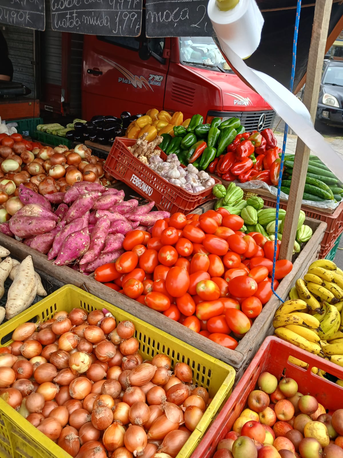 Toda semana, nossos produtores locais trazem o melhor da agricultura para você! Produtos fresquinhos, de qualidade e direto do campo para a sua mesa.