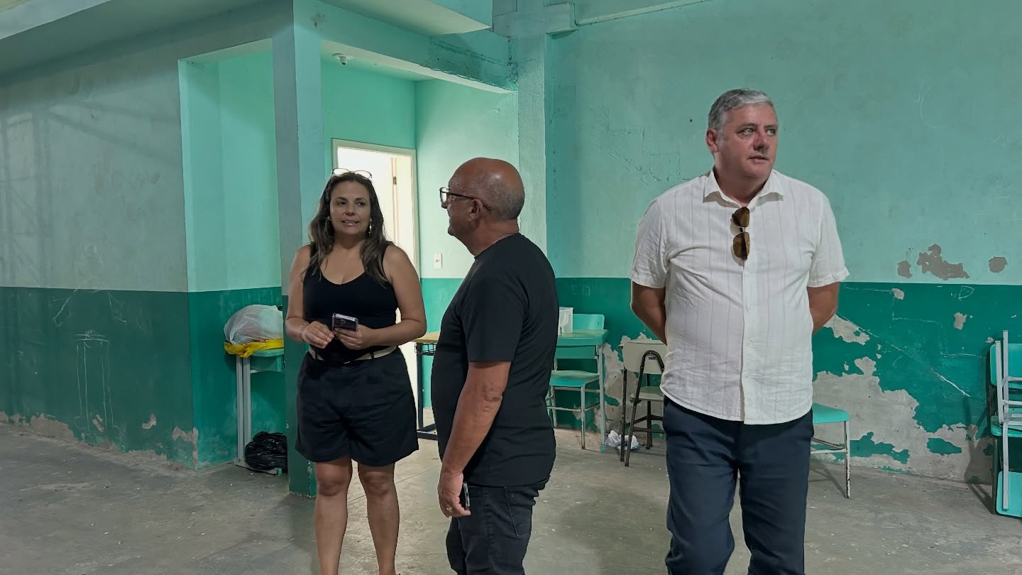 PREFEITO E VICE-PREFEITO VISITAM ESCOLAS DA REDE MUNICIPA