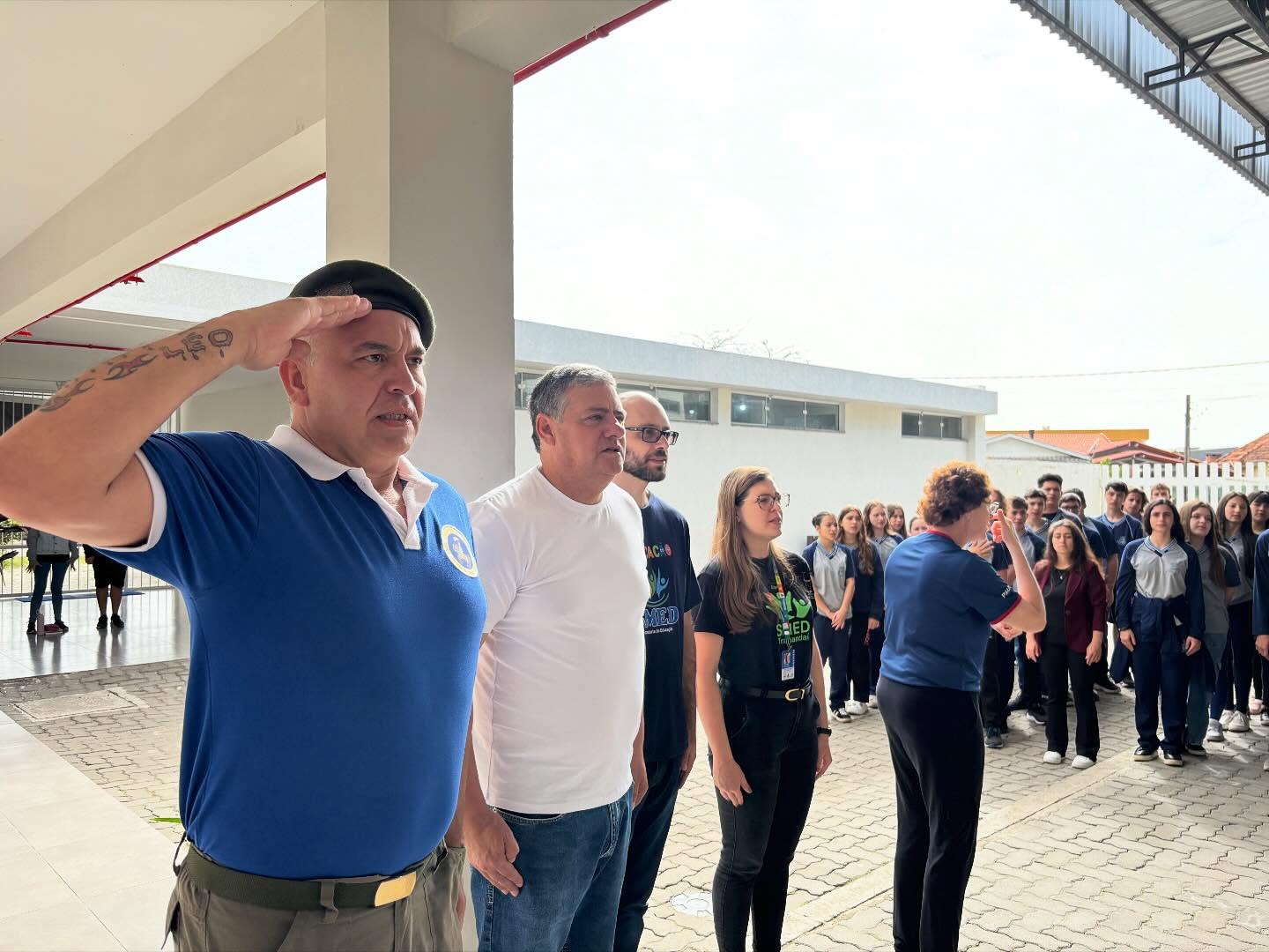 CELEBRAÇÃO AO DIA DA BANDEIRA NA EMEF CÂNDIDO OSÓRIO DA ROSA
