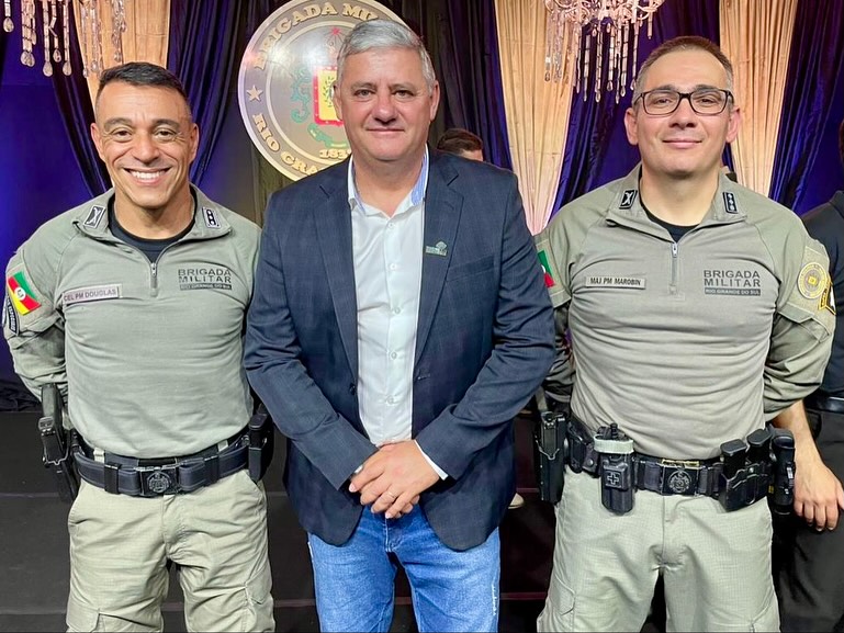 VICE-PREFEITO PARTICIPA DE SOLENIDADE MILITAR DE FORMATURA DA BRIGADA MILITAR
