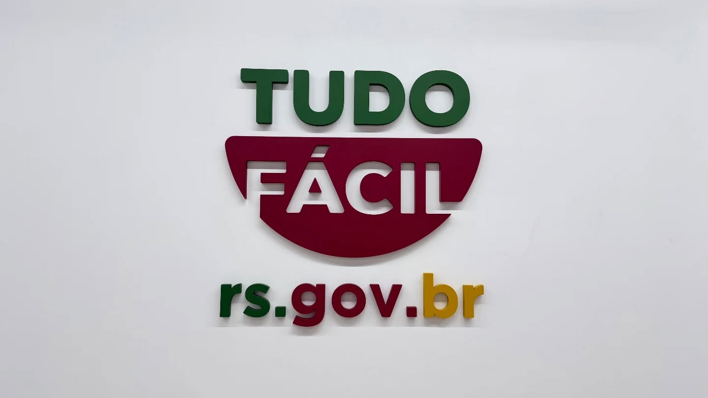 Na manhã desta quarta-feira (27/05), o prefeito Juarez Marques, acompanhado do secretário de Desenvolvimento, Inovação e Tecnologia, Luiz Paulo, e do empresário Tiago Lopes, realizou uma visita às futuras instalações do Tudo Fácil, que já está em fase final de preparação e deve entrar em funcionamento no próximo mês.