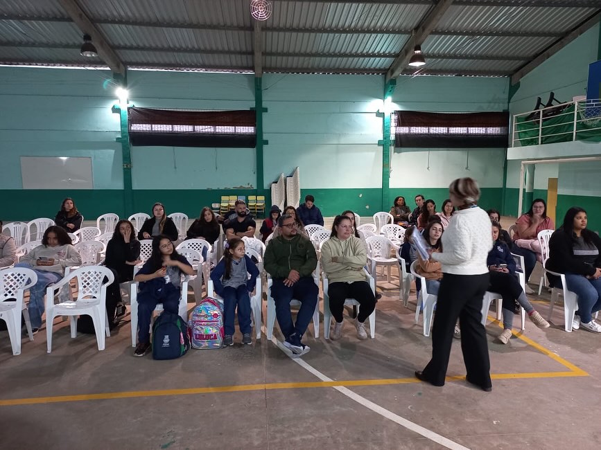 A SECRETARIA DE EDUCAÇÃO ESTÁ REALIZANDO, AO LONGO DO MÊS DE AGOSTO, UMA SÉRIE DE REUNIÕES COM PAIS E PROFESSORES DOS 2º, 5º E 9º ANOS PARA FALAR SOBRE A AVALIAÇÃO SAEB E OUTROS TEMAS ESSENCIAIS PARA 