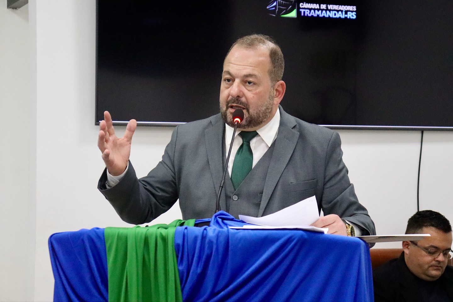 PREFEITO JUAREZINHO PARTICIPOU DA SESSÃO ORDINÁRIA DA CÂMARA DE VEREADORES DE TRAMANDAÍ, NESTA ULTIMA SEGUNDA-FEIRA (22/09), EM UM ATO SOLENE QUE MARCOU A ABERTURA DAS FESTIVIDADES NO LEGISLATIVO ALUS