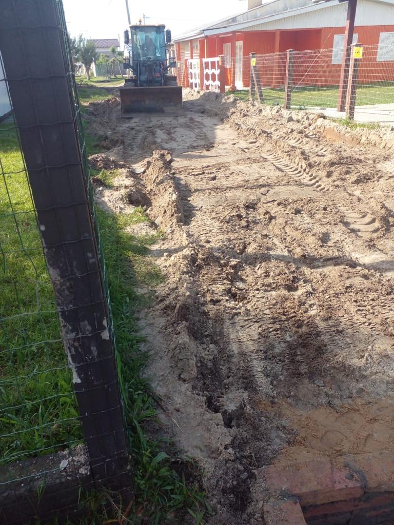 Secretaria da Zona Sul está revitalizando a rede de esgoto pluvial no Balneário Tramandaí Sul.