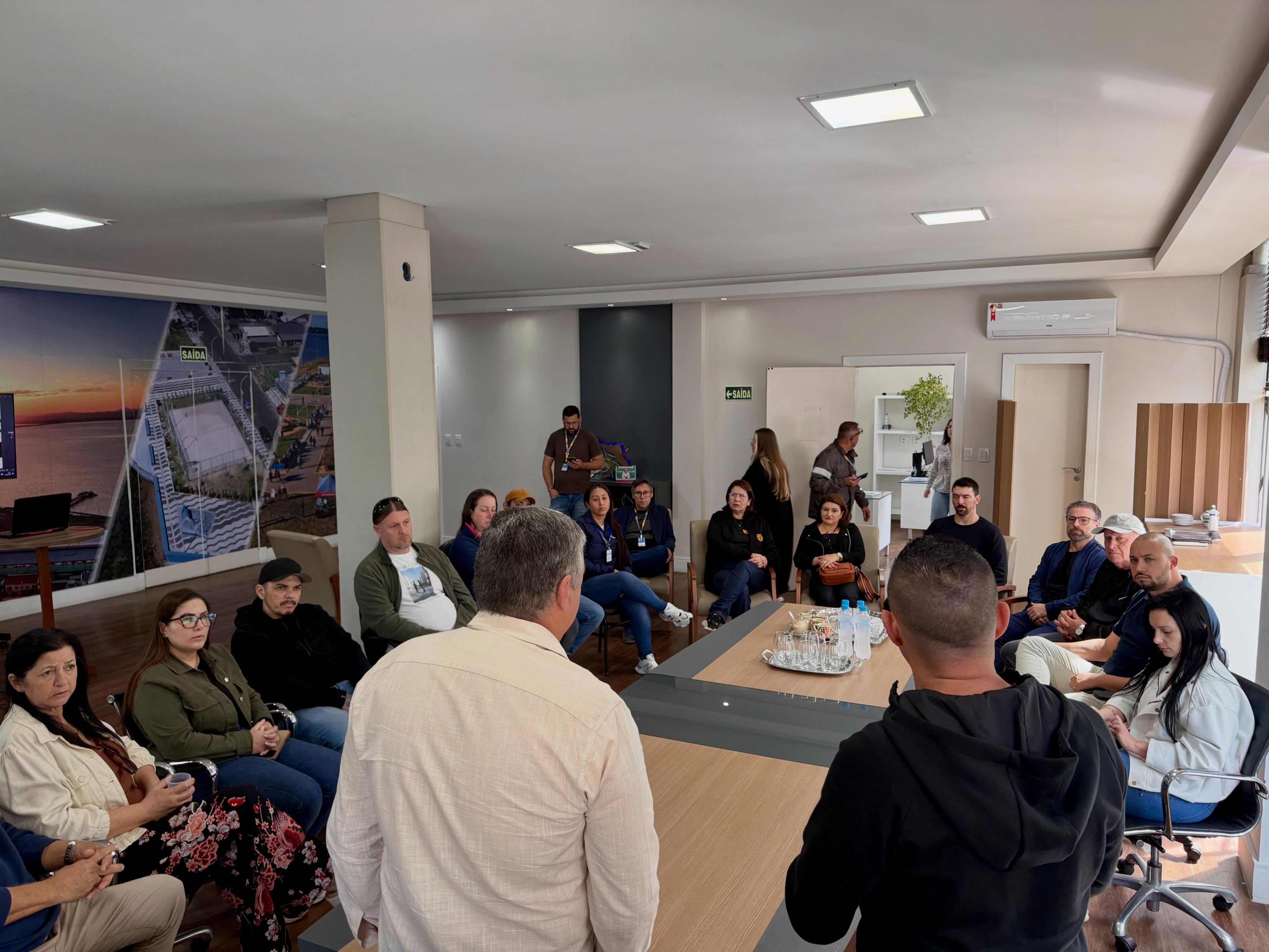 Rua Coberta: Prefeitura apresenta projeto e cronograma das obras a empresários da região central