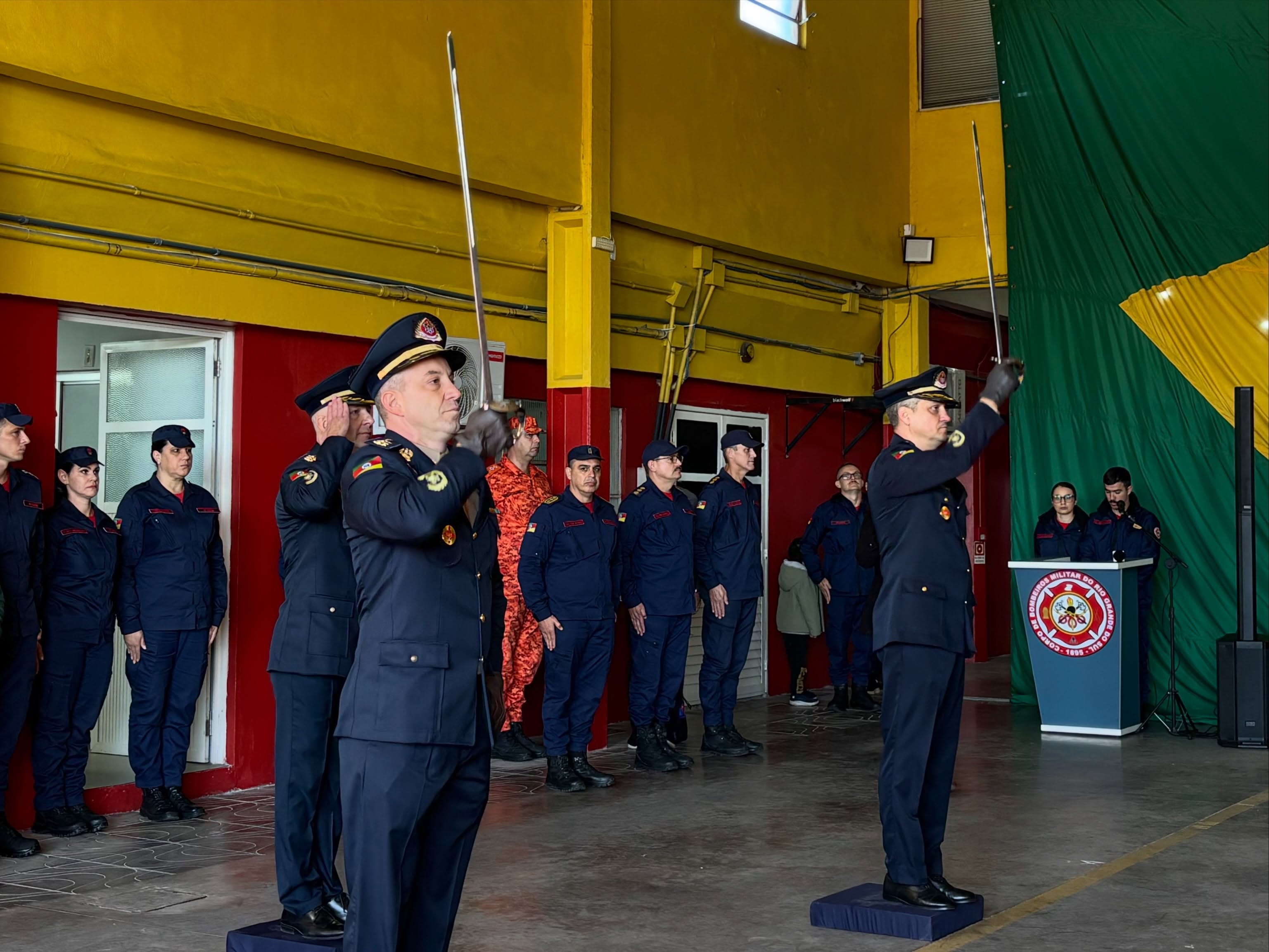 O prefeito em exercício de Tramandaí, Claudiomir da Silva Pedro, participou na manhã da última terça-feira, 16 de junho, da solenidade de Passagem de Comando do 9º Batalhão de Bombeiros Militar. Na oc