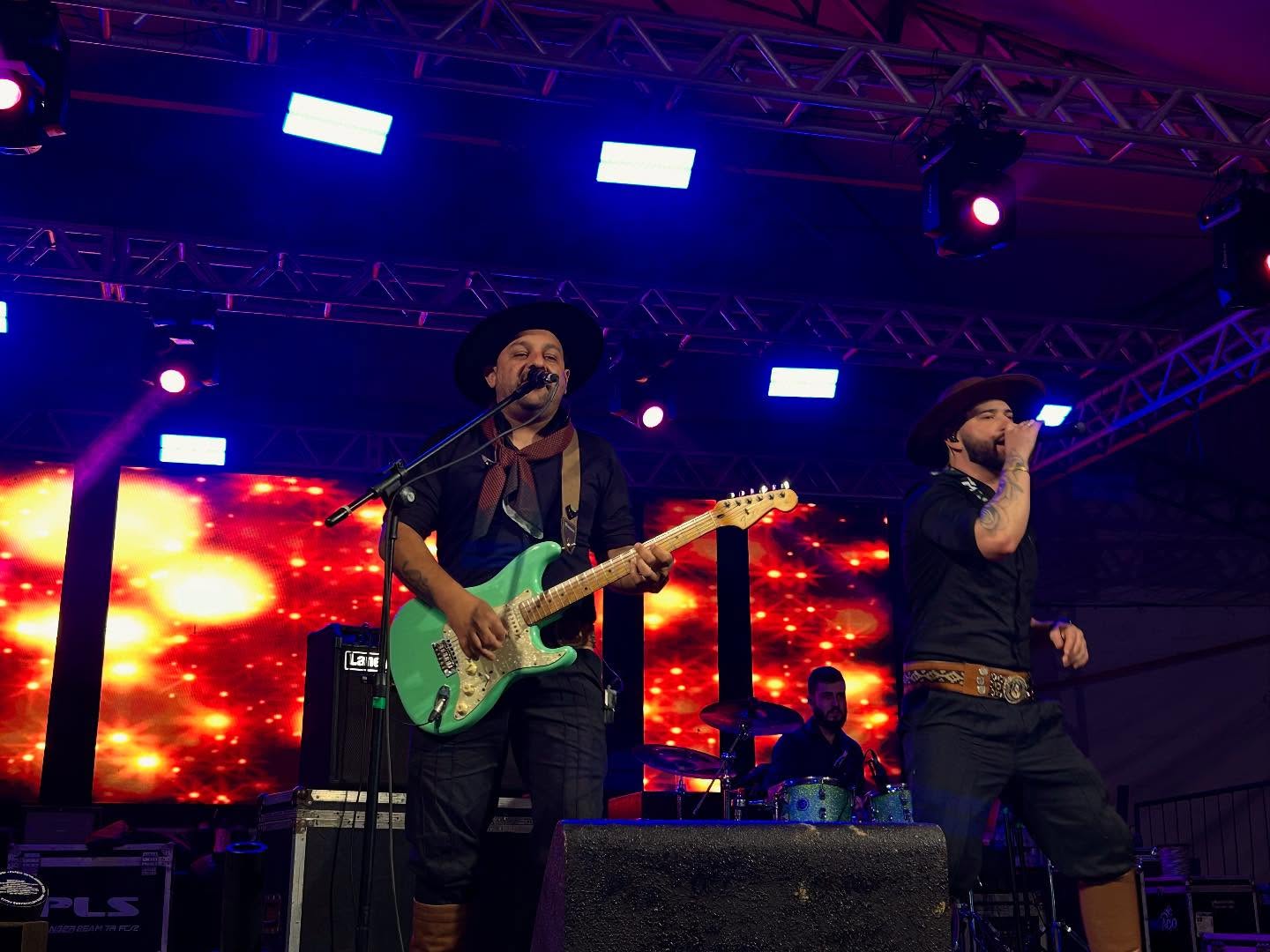 A NOITE TERMINOU EM GRANDE ESTILO COM O SHOW DE RAFA BATISTA & RAMON NA 2ª FESTA CAMPEIRA DE TRAMANDAÍ!
