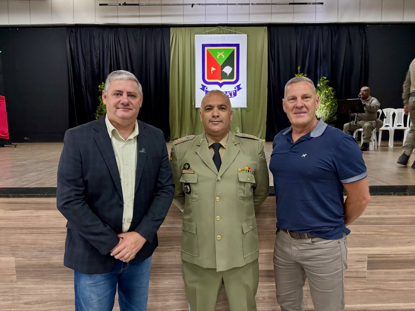 PREFEITURA DE TRAMANDAÍ PARTICIPA DE SOLENIDADE DE PASSAGEM DE COMANDO DO 2º BPAT