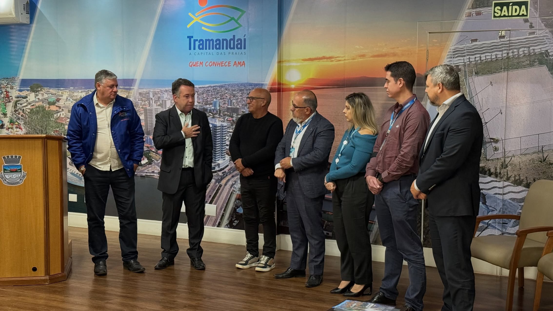 A confirmação da formalização do contrato de financiamento junto à Caixa Econômica Federal aconteceu hoje, no gabinete municipal, na presença do prefeito Juarezinho, do vice-prefeito Claudiomir e do secretário da Fazenda Andrew Carvalho Pinto.