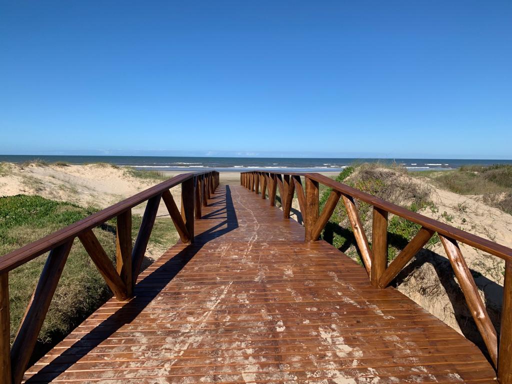 Acessibilidade e beleza: Novas passarelas de acesso ao mar já estão prontas na Zona Sul 