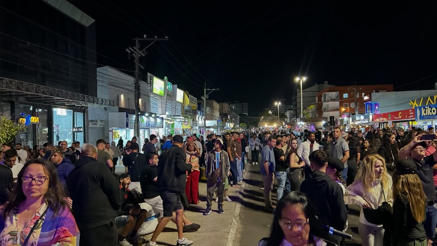 OS SHOWS DE VERÃO AGITARAM O PRIMEIRO SÁBADO DE 2026 EM TRAMANDAÍ! 