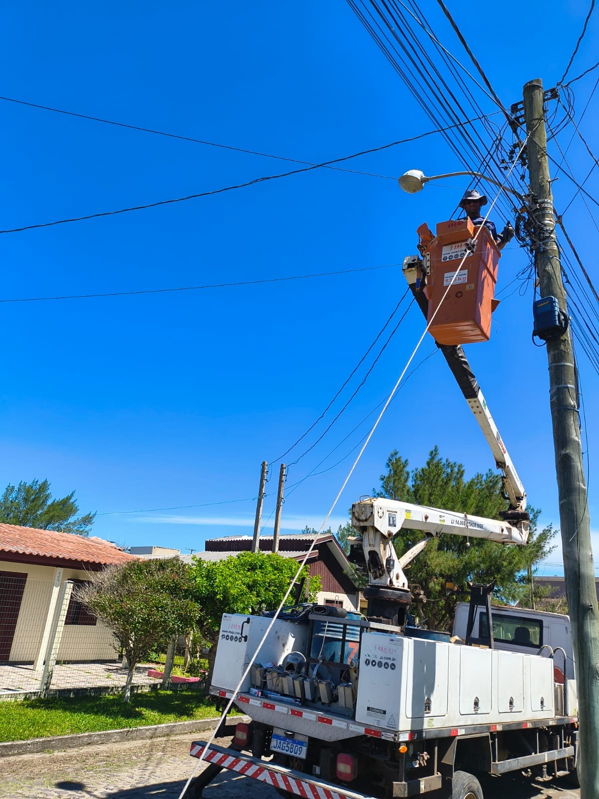 SECRETARIA DA ZONA SUL SEGUE INTENSIFICANDO OS SERVIÇOS EM DIVERSOS BAIRROS
