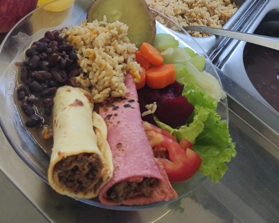 Refeições balanceadas, nutritivas e preparadas com carinho garantem mais saúde, energia e melhor aprendizado aos alunos da rede municipal.
