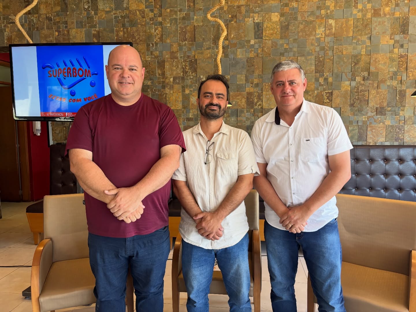 VICE-PREFEITO PARTICIPA DE PAINEL EM REUNIÃO-ALMOÇO DA CDL