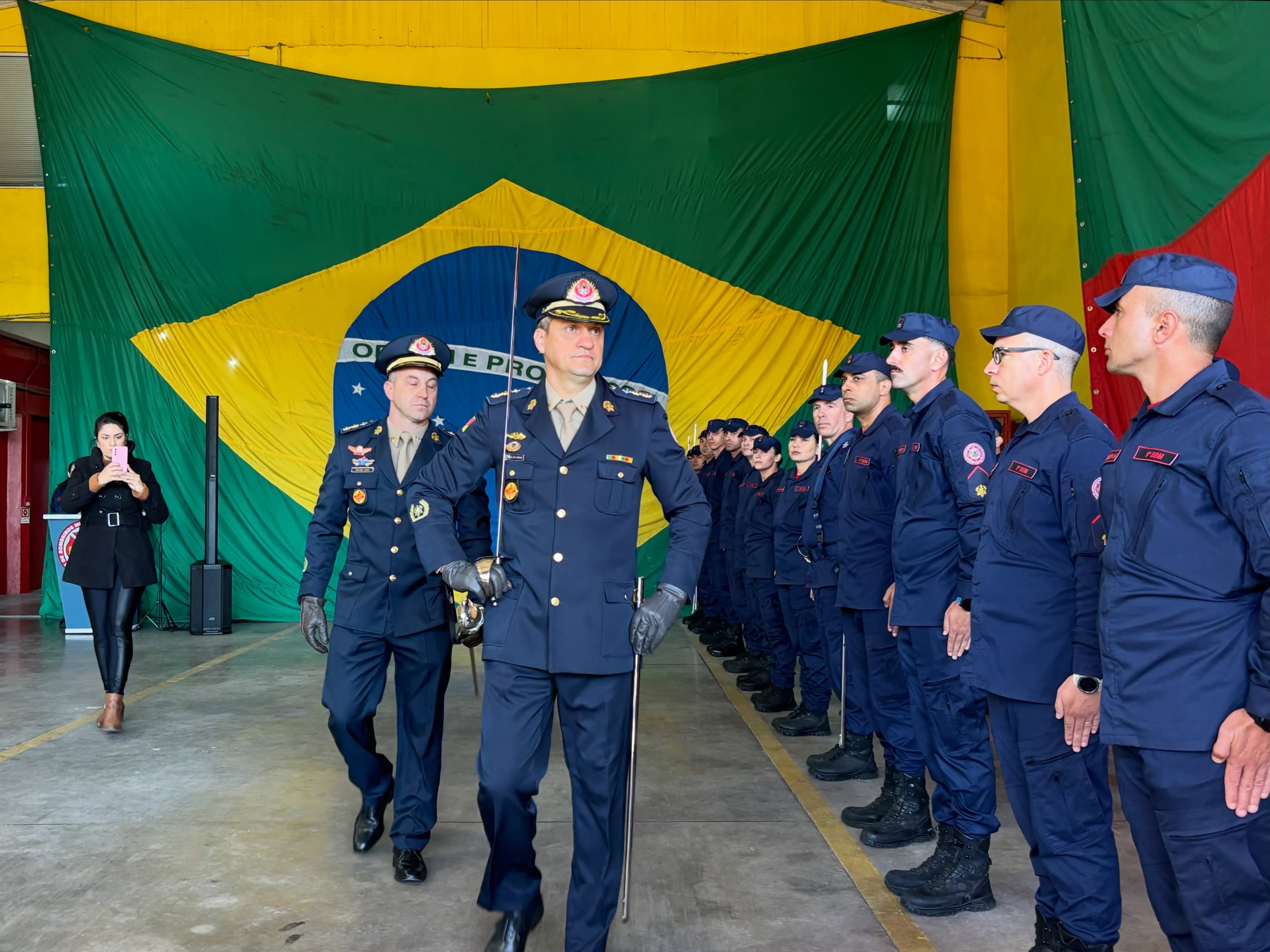 O prefeito em exercício de Tramandaí, Claudiomir da Silva Pedro, participou na manhã da última terça-feira, 16 de junho, da solenidade de Passagem de Comando do 9º Batalhão de Bombeiros Militar. Na oc